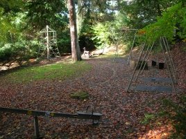 Spielplatz_Huenegg_2.JPG